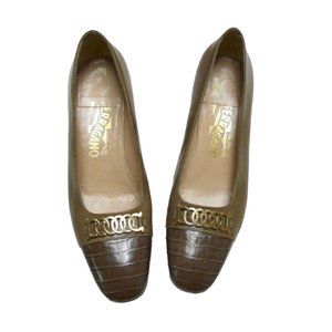 Salvatore Ferragamo leather pumps . made in Italy